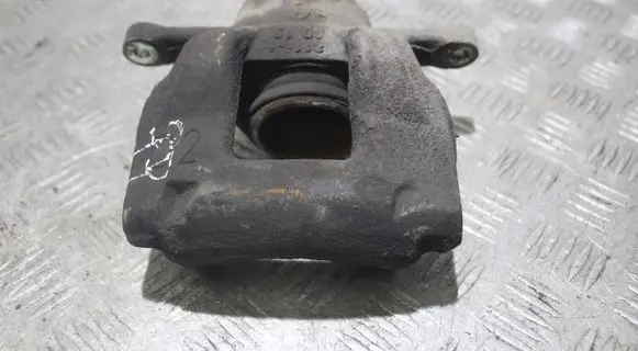 Toyota Auris E180 Front brake caliper