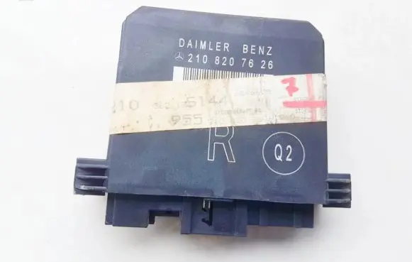 Mercedes-Benz E W210 Door control unit/module 2108207626