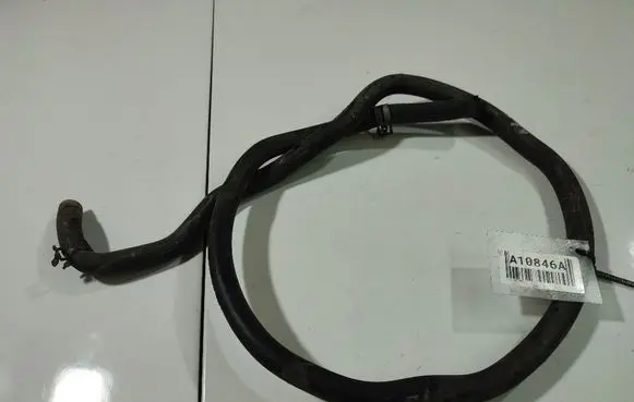Engine coolant pipe/hose