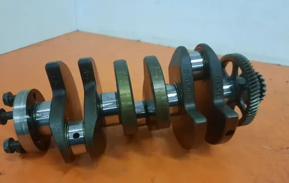 Skoda Fabia Mk1 (6Y) Crankshaft 03D103305D