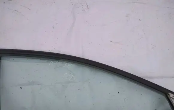 Honda Civic Front door window glass four-door