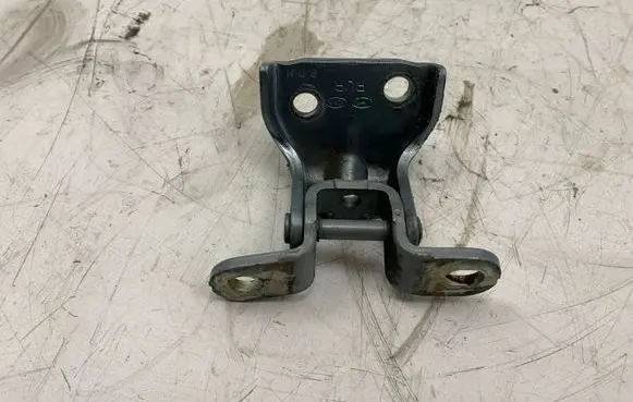 Hyundai Tucson JM Rear door upper hinge