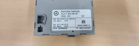 Mercedes-Benz E W211 Gateway control module A2115405745 A2114420000 A2115405645
