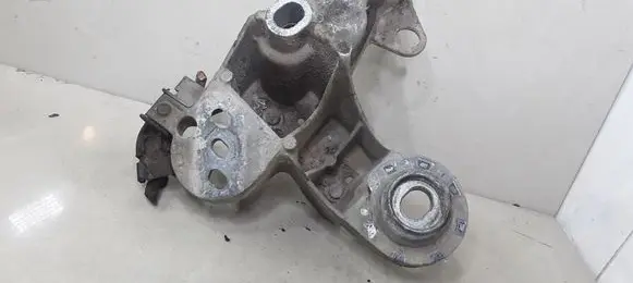 Audi A4 S4 B6 8E 8H Engine mounting bracket 8D0199352H