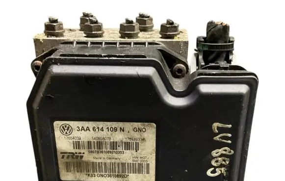 Volkswagen PASSAT B7 ABS Pump 3AA614109N 17654033