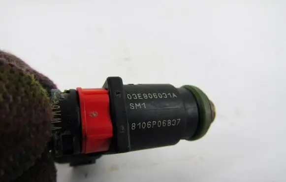 Skoda Roomster (5J) Fuel injector 03e906031a
