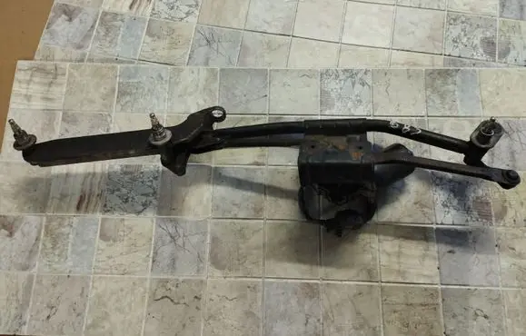 Hyundai Trajet Front wiper linkage and motor