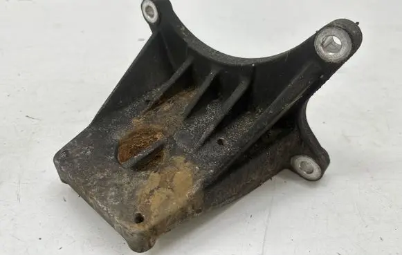 Maserati Ghibli Gearbox mounting bracket 670004299
