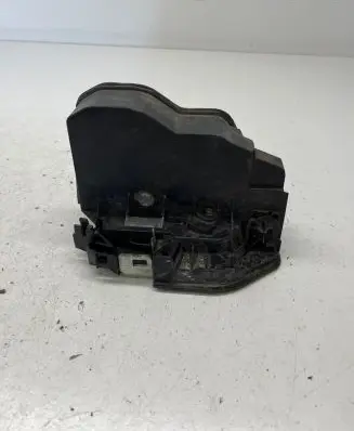 BMW X3 E83 Front door lock 7154619