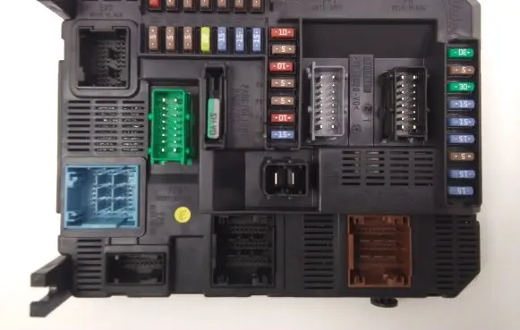 Peugeot 2008 I Fuse module 9807532080