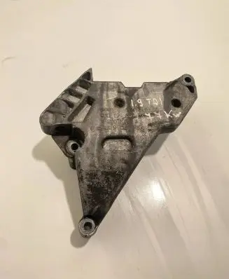 Volkswagen Touran I Engine mounting bracket 03G199207F