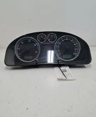 Volkswagen PASSAT B5.5 Speedometer (instrument cluster) 3B0920806A