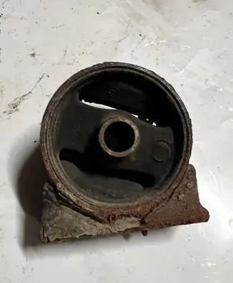 Jeep Compass Engine mount bracket