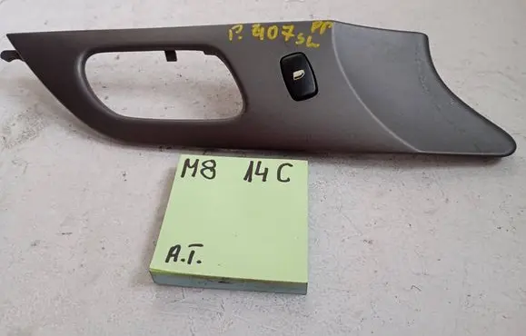 Peugeot 407 Front door interior handle trim