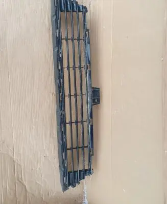 Toyota Auris E180 Front bumper lower grill 5311202680 5311202670