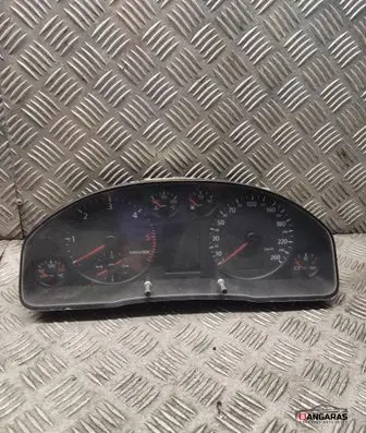 Audi A4 S4 B5 8D Speedometer (instrument cluster) 8d0919881h