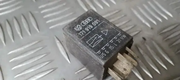 Volkswagen Golf II Other relay 171919091 5DA003993-00