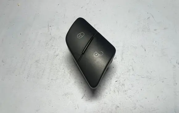 Volkswagen PASSAT B6 Central locking switch button 3C0962126B