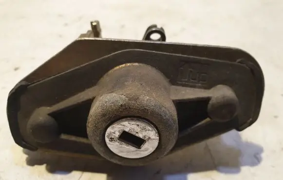 Volvo S60 Tailgate exterior lock 737700001