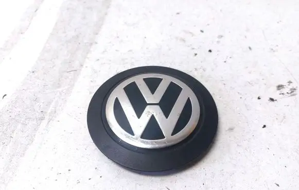 Volkswagen Golf IV Manufacturer badge logo/emblem 038103940