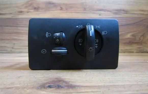 Ford Mondeo Mk III Light switch 1s7t13a024fb 04052751