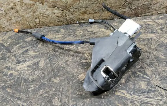 Citroen C6 Rear door lock 9686677780