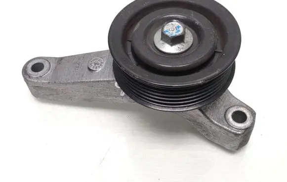 Honda CR-V Generator/alternator belt tensioner