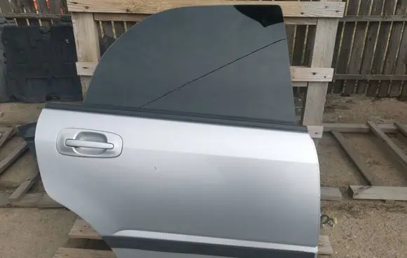 Subaru Impreza II Rear door