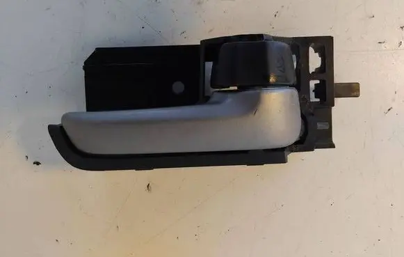 Suzuki SX4 Front door interior handle
