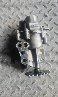 Mercedes-Benz C W205 Oil pump 150009846R