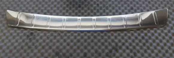 Rear bumper trim bar molding