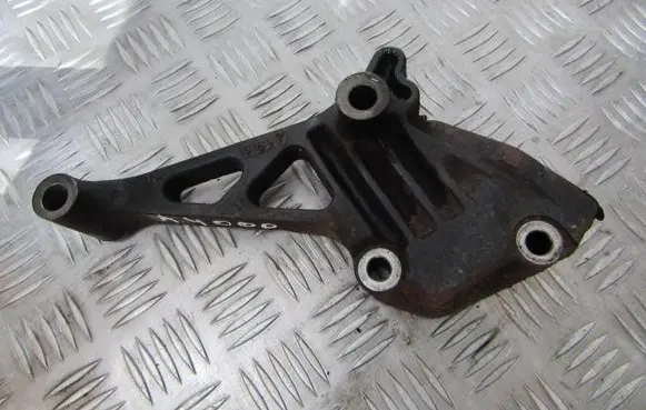 Nissan Navara D22 Engine mounting bracket
