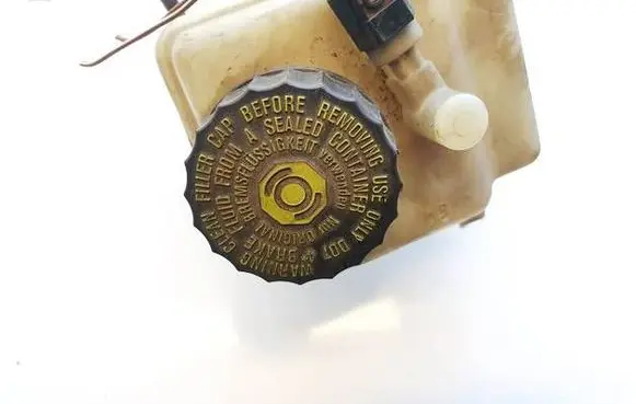 Mercedes-Benz A W168 Brake fluid reservoir a1684300302 32066868-2