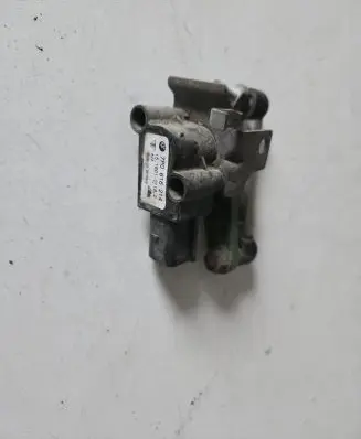Porsche Cayenne (92A) Air suspension front height level sensor 7P0616214