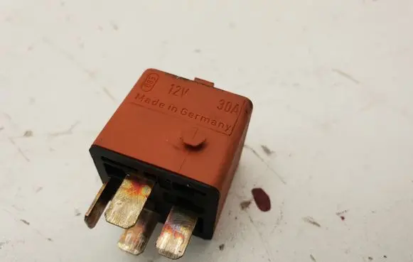 BMW 5 E34 Other relay 0332019456 1378238