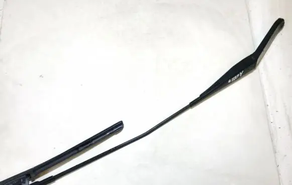 Ford Focus Front wiper blade arm 4m5117526cb