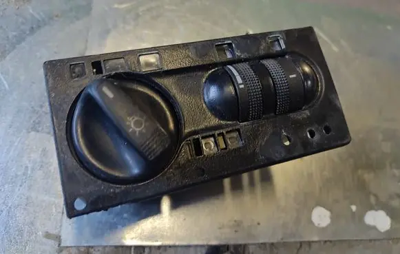 Volkswagen Golf III Light switch 1H6941531