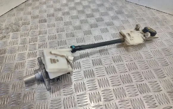 Ford C-MAX II Master brake cylinder AV612140j