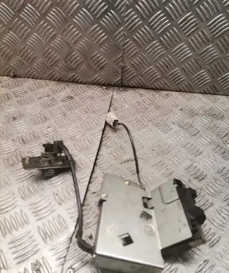 Ford Mondeo Mk III Tailgate/trunk/boot lock/catch/latch s1xna2s71