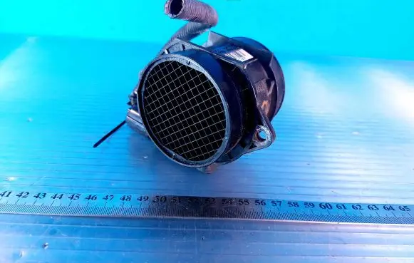 Volvo S40, V40 Mass air flow meter 30611533 5WK9624