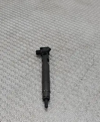Mercedes-Benz C W204 Fuel injector A6510704987 28342997
