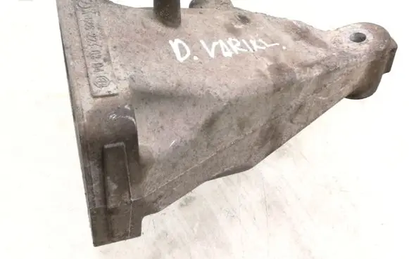 Mercedes-Benz Vito Viano W639 Engine mounting bracket A6462230804