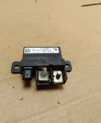 Mercedes-Benz C W204 Charging relay A0009822023
