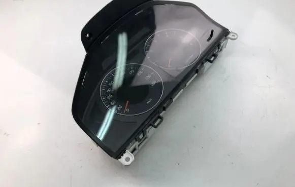 Volvo V70 Speedometer (instrument cluster) 31254535AA