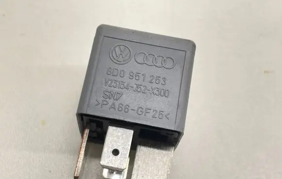 Volkswagen Tiguan Other relay 8D0951253