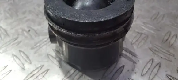 Toyota Avensis T250 Piston 