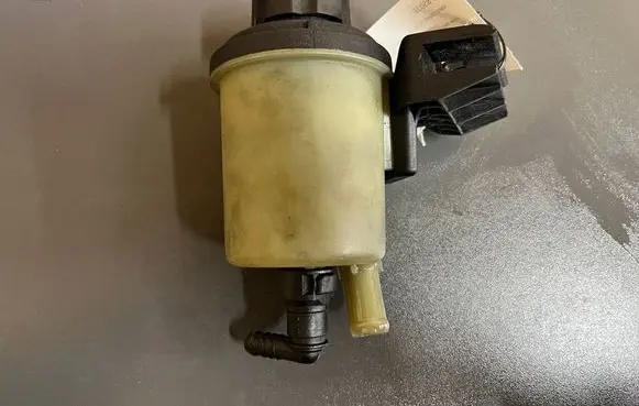 Volvo V60 Power steering fluid tank/reservoir 31302576