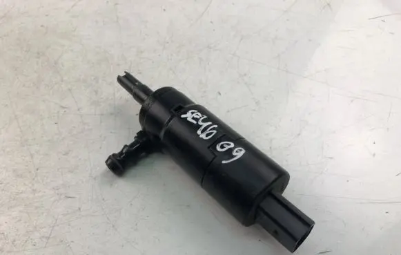 BMW X5 E53 Headlight washer pump 8377430