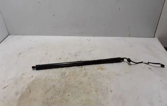 Volvo XC60 Tailgate strut 32296915