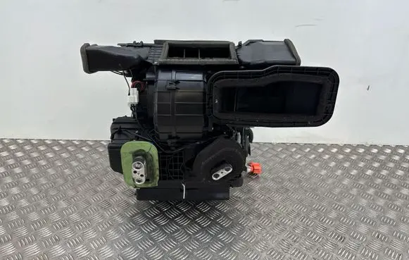Nissan Leaf II (ZE1) Interior heater climate box assembly 272105SH1A